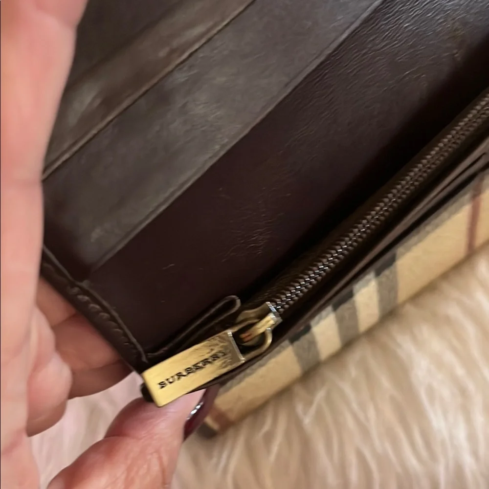 Burberry Cream and dark brown Satchel with Iconic Design w matching wallet - Picture 14 of 15